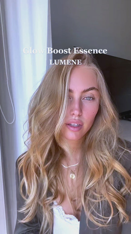 مصل نورديك سي كلو بوست ايسنس من لوميني 
Lumene Nordic-C Glow Boost Essence

إشراقة فورية من أول استخدام
سيروم فيتامين C يمنحك توهج صحي، يوحد لون البشرة، ويعزز النضارة بتركيبة خفيفة سريعة الامتصاص