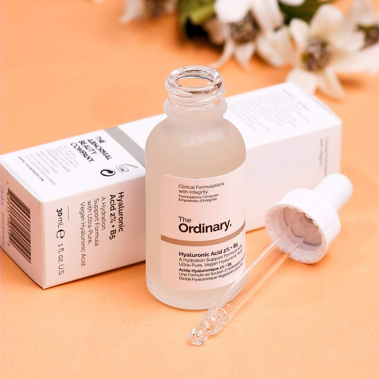 سيروم ذا اورديناري هيالورونيك اسيد 2% + بي 5 (The Ordinary Hyaluronic Acid 2% + B5) من ذا اوردنري الكندية 🇨🇦 لترطيب البشرة بعمق، وتقليل الخطوط الدقيقة، ومنحها مرونة ونضارة. 
يتميز بتركيبة خفيفة سريعة الامتصاص مناسبة لجميع أنواع البشرة، ويمكن استخدامه يو