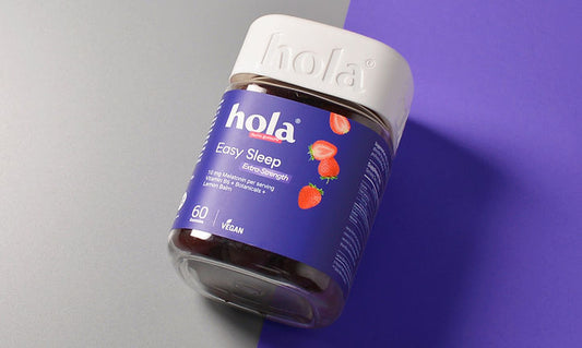 يحتوي ايزي سليب من هولا 
Hola® Easy Sleep Gummies 
على مزيج قوي من ستة عناصر غذائية نشطة تخلق تأثيرا مهدئا، مما يؤدي إلى أنماط نوم أسرع وأطول وأعمق.