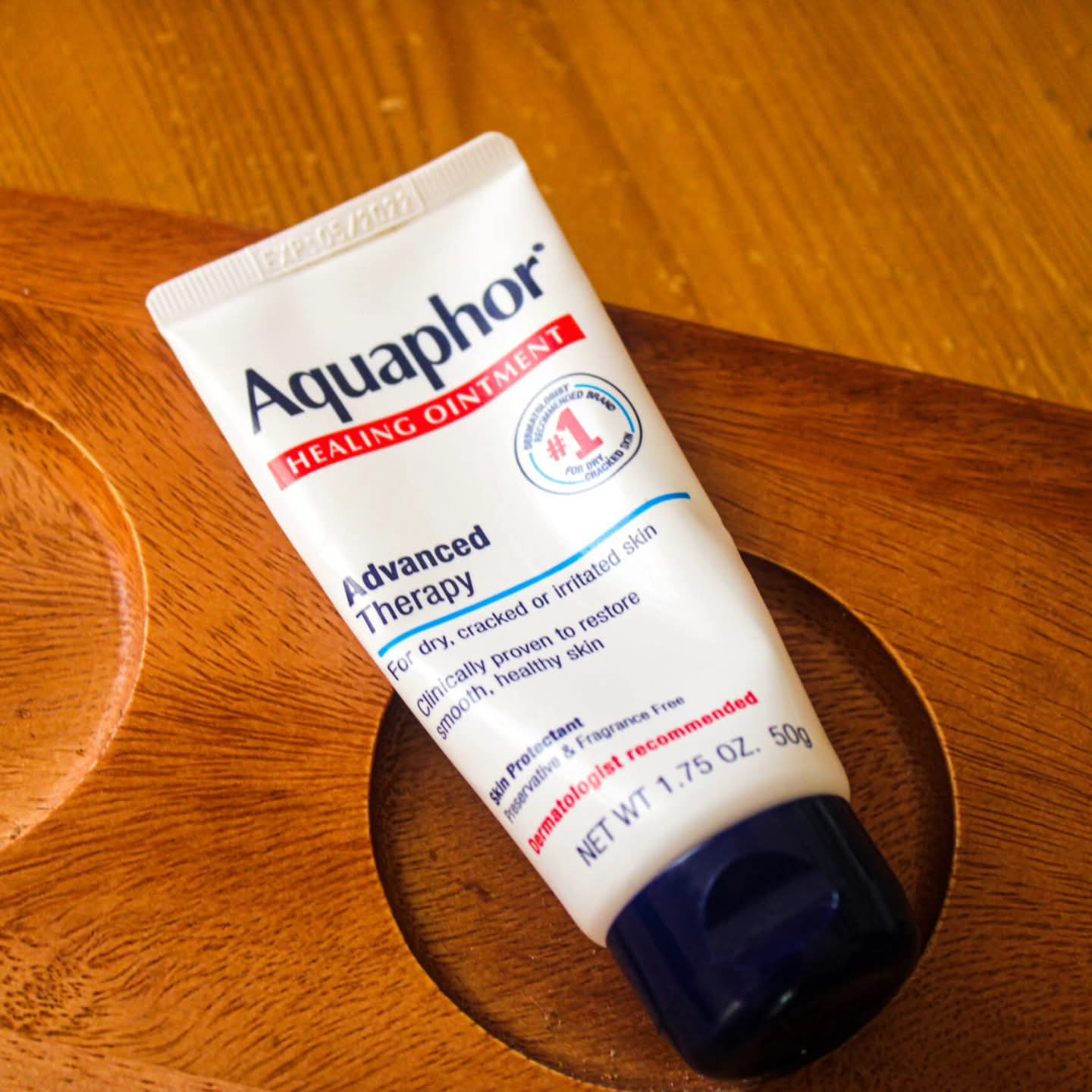 مرهم اكوافور هيلنك من يوسيرين الألمانية 🇩🇪
Aquaphor Healing Ointment
 علاج متقدم للبشرة الجافة والمتهيجة.
يوفر حاجزًا واقيًا يساعد على تهدئة البشرة المتشققة واستعادة نعومتها الطبيعية، بتركيبة موصى بها من قبل أطباء الجلد.